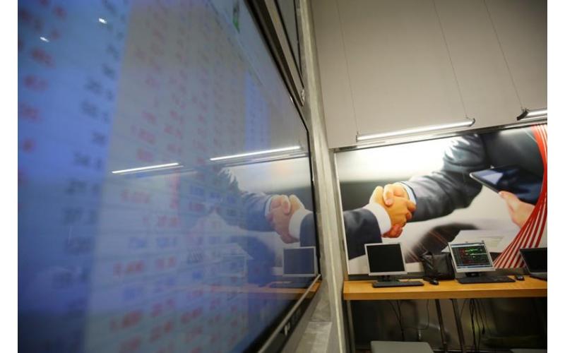 Bộ Tài chính ủng hộ giảm giá dịch vụ chứng khoán