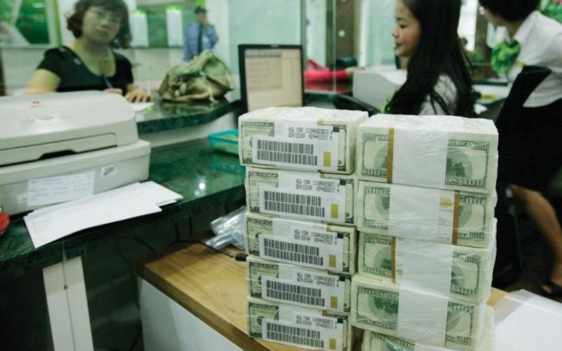 Chịu áp lực từ Fed, tỷ giá nổi sóng nhẹ