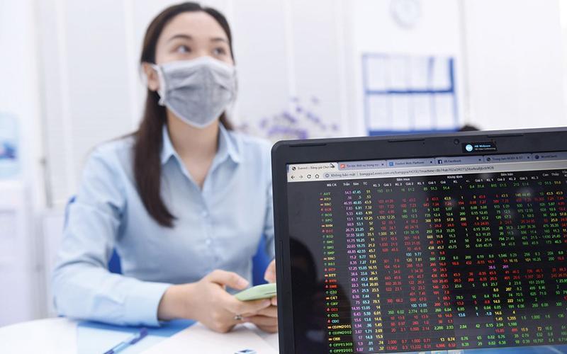 Gọi dòng tiền vào thị trường chứng khoán, giải pháp phải vì nhà đầu tư