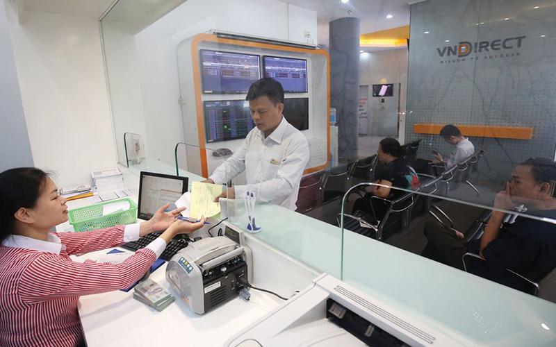 Giữ nhà đầu tư ở lại với thị trường chứng khoán