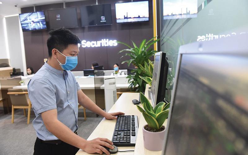 Room tín dụng chứng khoán còn nhiều sao phải nới?