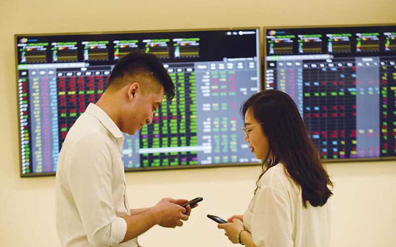 UBCK xử mạnh các doanh nghiệp chậm lên sàn